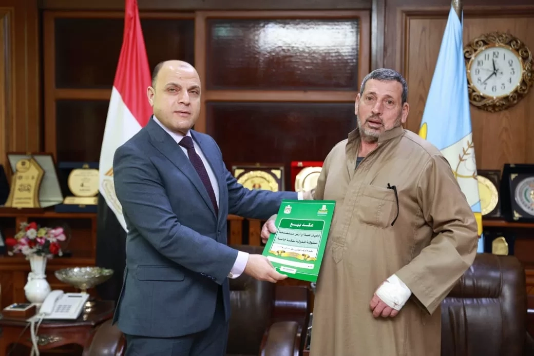 محافظ كفرالشيخ يُسلّم 13 عقد تقنين أراضي أملاك دولة للمستفيدين من المواطنين 20 - جريدة المساء محافظ كفرالشيخ يُسلّم 13 عقد تقنين أراضي أملاك دولة للمستفيدين من المواطنين 19 - جريدة المساء