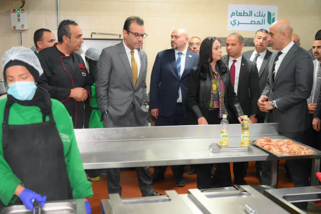 وزيرا التضامن والتعليم يتفقدان أنشطة بنك الطعام الرمضانية للمحتاجين 17 - جريدة المساء