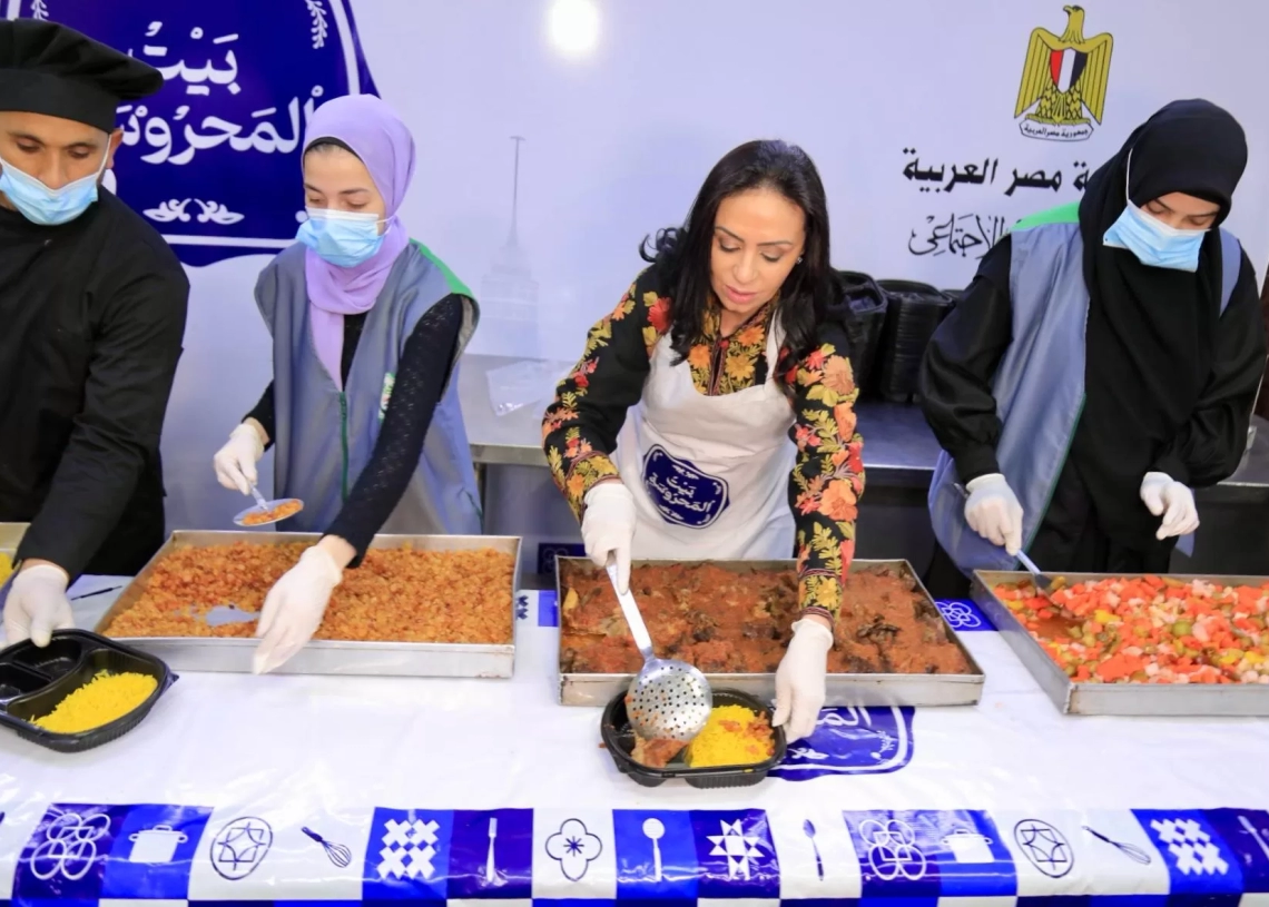 وزيرة التضامن فى مطبخ رمضان