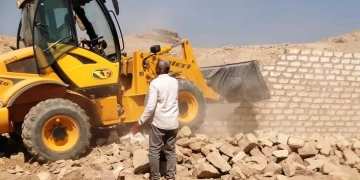 إزالة ورفع إلإشغالات وتكثيف أعمال النظافة ..وتمهيد وتسوية الطرق بأسوان والبصيلية 2 - جريدة المساء إزالة ورفع إلإشغالات وتكثيف أعمال النظافة ..وتمهيد وتسوية الطرق بأسوان والبصيلية 1 - جريدة المساء