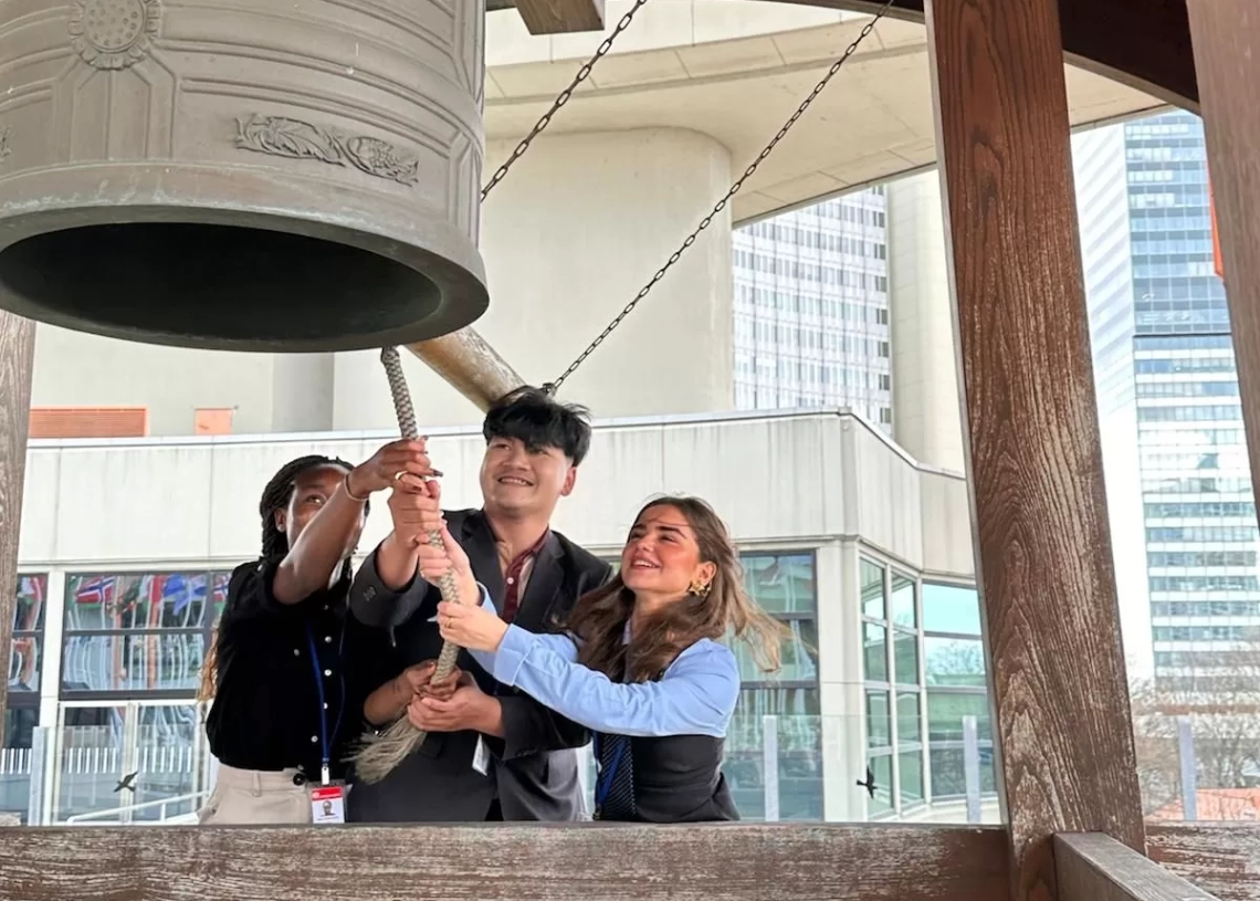 متطوعة مصرية تشارك في قرع الأجراس من أجل السلام بالأمم المتحدة في فيينا 15 - جريدة المساء