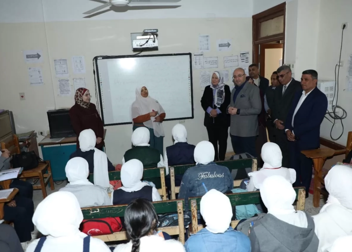 محافظ بني سويف يتفقد مدرسة الشهيد سالم شعبان بالزيتون.. 19 - جريدة المساء