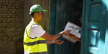 بالصور ... توزيع كراتين رمضان ولحوم على اهالينا بقرية بنبان بمركز دراو فى محافظة أسوان 1 - جريدة المساء
