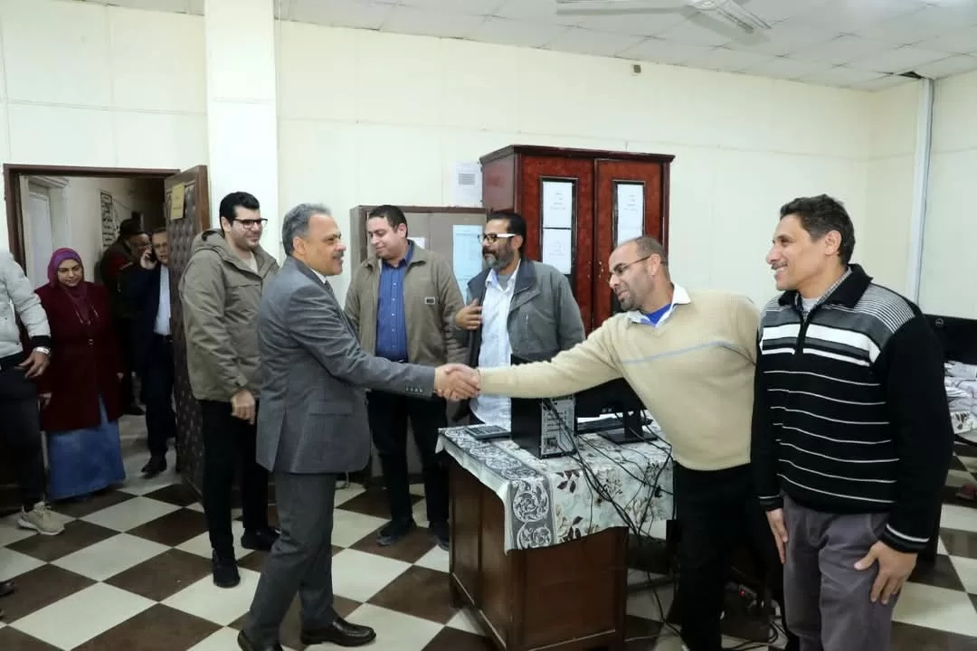 محافظ الشرقية يتفقد الإدارات الخارجية التابعة للديوان العام لتهنئة العاملين بحلول شهر رمضان المبارك 18 - جريدة المساء