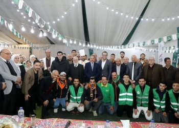 بالتعاون مع بنك الطعام المصري ومؤسسة زواد للتنمية .. محافظ الشرقية يُشارك بحفل الإفطار الرمضاني بالزقازيق 15 - جريدة المساء