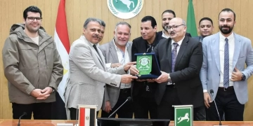 محافظ الشرقية يُكرم لاعبي فريق هوكي الشرقية (رجال) بنادي الشرقية الرياضي لفوزهم ببطولة أفريقيا للأندية الأبطال للمرة الـ 28 1 - جريدة المساء