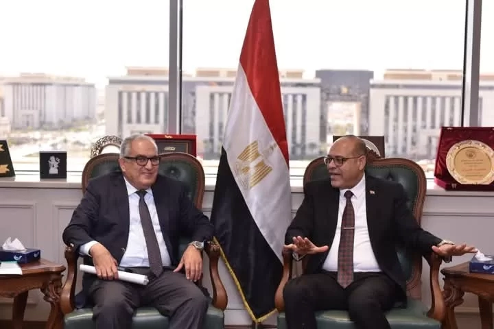 وزير العمل التقى برئيس هيئة التأمين الصحي للكشف الدوري على الأمراض المهنية في مواقع العمل وشمول العمالة غير المنتظمة بخدمات "التأمين الصحي" 19 - جريدة المساء