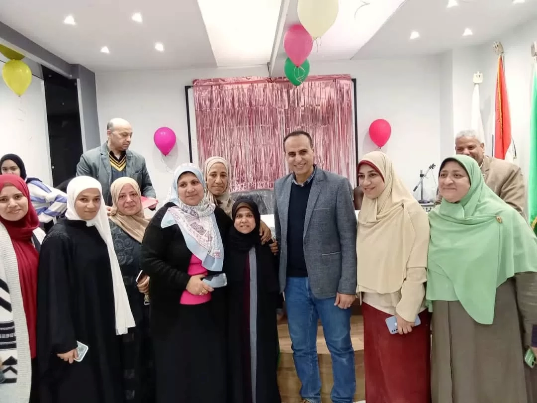 احتفالاً بعيد الأم.. وكيل وزارة الصحة بالشرقية يكرم الأمهات المثاليات بالقطاع الصحي بالمحافظة 19 - جريدة المساء