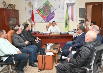 رئيس جهاز العاشر من رمضان يجتمع بالشركات المنفذة لمشروعات المرافق والطرق والكهرباء بالمنطقة الصناعية الثقيلة 21 - جريدة المساء