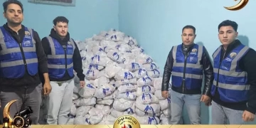 حماة الوطن بالقنطرة غرب يوزع "شنط رمضان" للأسر الأولى بالرعاية بقرية النصر 1 - جريدة المساء