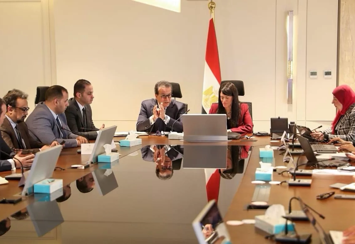 نائب رئيس الوزراء وزير الصحة ووزيرة التخطيط ناقشا الخطة الاستثمارية لوزارة الصحة 16 - جريدة المساء