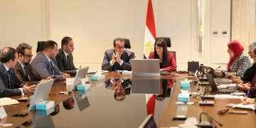 نائب رئيس الوزراء وزير الصحة ووزيرة التخطيط ناقشا الخطة الاستثمارية لوزارة الصحة 1 - جريدة المساء