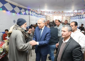 محافظ المنيا بين ضيوف المائدة الرمضانية.. وهتافات "تحيا مصر" تملأ الأجواء 28 - جريدة المساء