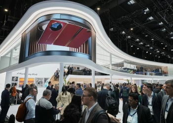 هواوي تُقدّم أول هاتف تجاري قابل للطي الثلاثي في العالم خلال MWC 2025 15 - جريدة المساء