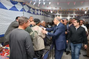 محافظ المنيا بين ضيوف المائدة الرمضانية.. وهتافات "تحيا مصر" تملأ الأجواء 23 - جريدة المساء