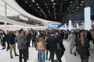 هواوي تُقدّم أول هاتف تجاري قابل للطي الثلاثي في العالم خلال MWC 2025 21 - جريدة المساء