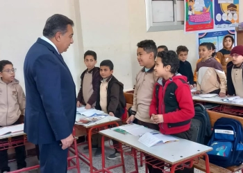 محافظ الدقهلية يكرّم تلميذًا بمدرسة المرسي سيف الدين بدكرنس.. ومكافأة مالية تقديرًا لاجتهاده 23 - جريدة المساء