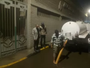 محافظ الجيزة يتابع جهود عمليات شفط الأمطار وانتشار المُعدات لتسهيل الحركة المرورية 22 - جريدة المساء