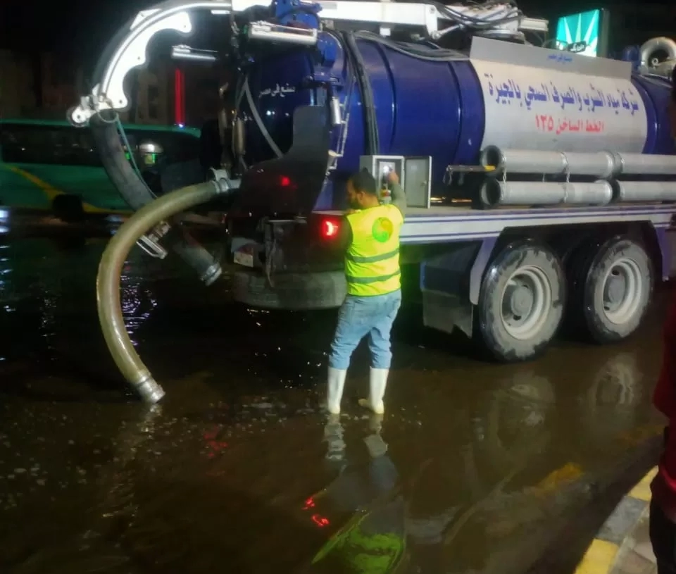 محافظ الجيزة يتابع جهود عمليات شفط الأمطار وانتشار المُعدات لتسهيل الحركة المرورية 19 - جريدة المساء محافظ الجيزة يتابع جهود عمليات شفط الأمطار وانتشار المُعدات لتسهيل الحركة المرورية 18 - جريدة المساء