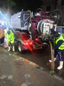 محافظ الجيزة يتابع جهود عمليات شفط الأمطار وانتشار المُعدات لتسهيل الحركة المرورية 30 - جريدة المساء