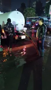 محافظ الجيزة يتابع جهود عمليات شفط الأمطار وانتشار المُعدات لتسهيل الحركة المرورية 34 - جريدة المساء