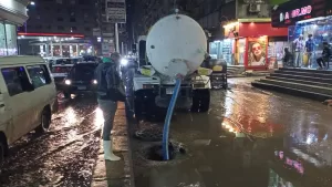 محافظ الجيزة يتابع جهود عمليات شفط الأمطار وانتشار المُعدات لتسهيل الحركة المرورية 37 - جريدة المساء محافظ الجيزة يتابع جهود عمليات شفط الأمطار وانتشار المُعدات لتسهيل الحركة المرورية 36 - جريدة المساء