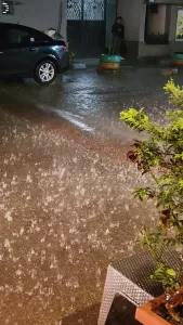 عاصفة رعدية وأمطار غزيرة تضرب الإسكندرية.. وانهيار جزئي بخيمة نادي سموحة الرمضانية 21 - جريدة المساء