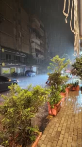 عاصفة رعدية وأمطار غزيرة تضرب الإسكندرية.. وانهيار جزئي بخيمة نادي سموحة الرمضانية 23 - جريدة المساء