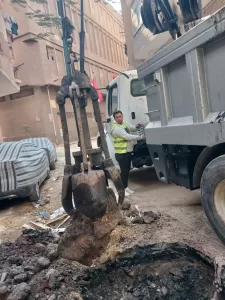 حملات نظافة وإزالة مخالفات بناء وصيانة لخطوط المياه.. محافظة الجيزة تستجيب فوريا لشكاوي المواطنين بعدد من المناطق (صور) 23 - جريدة المساء