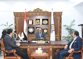 محافظ قنا يبحث مع وفد "راعي مصر" تعزيز التعاون في الخدمات الطبية والتنموية 23 - جريدة المساء