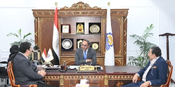 محافظ قنا يبحث مع وفد "راعي مصر" تعزيز التعاون في الخدمات الطبية والتنموية 2 - جريدة المساء محافظ قنا يبحث مع وفد "راعي مصر" تعزيز التعاون في الخدمات الطبية والتنموية 1 - جريدة المساء