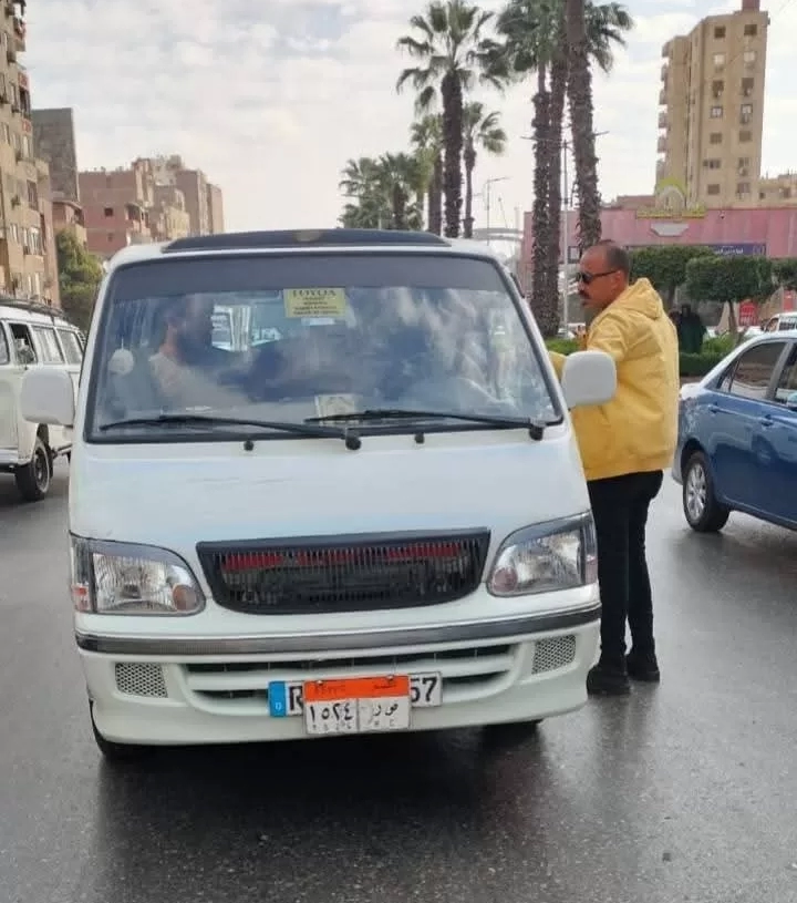 محافظة الجيزة تضبط ٢٧٠ مخالفة لسيارات السرفيس.. والتحفظ علي ٩ مركبات منتهية الرخص 19 - جريدة المساء