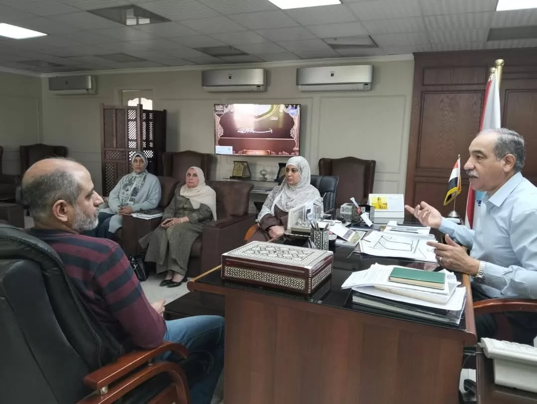 رئيس مدينة الغردقة يعقد اجتماعاً لمتابعة ملف التصالح على مخالفات البناء 34 - جريدة المساء