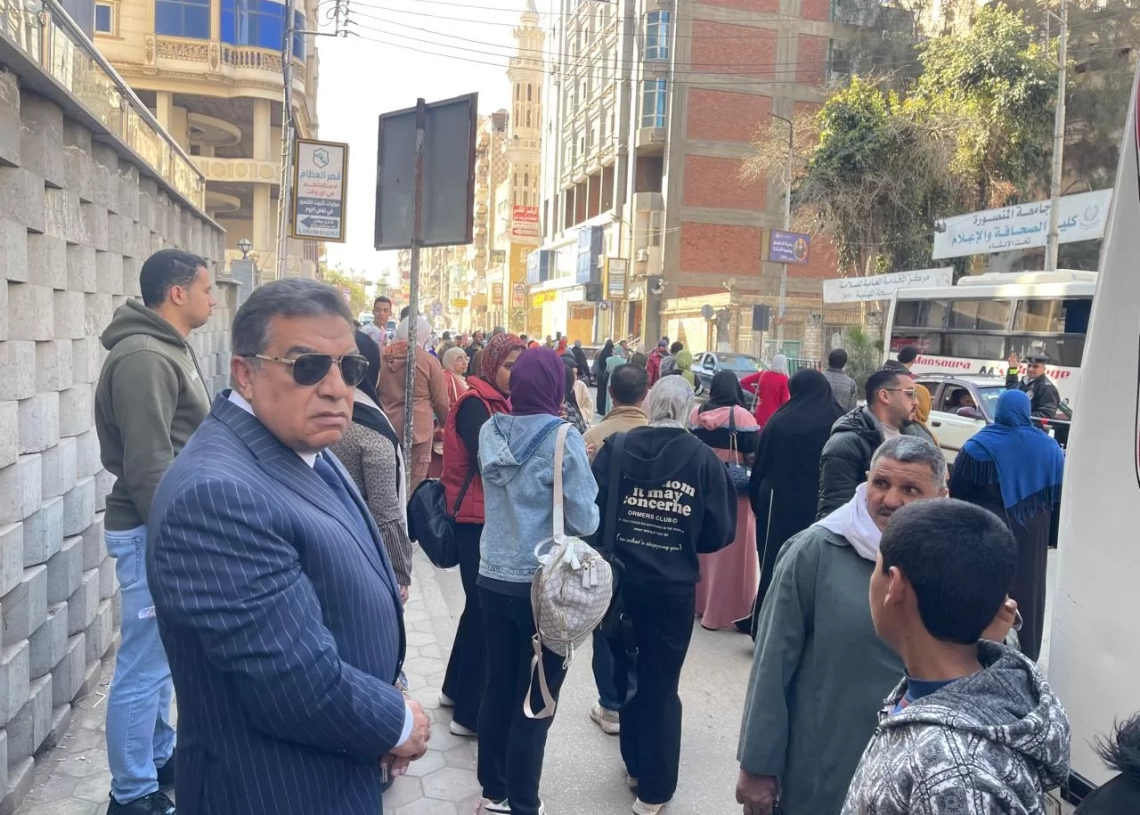 محافظ الدقهلية يوجه بتوفير أوتوبيسات نقل جماعي لحل أزمة المواصلات في المنصورة 39 - جريدة المساء