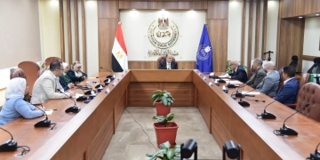 رئيس هيئة الدواء ناقش مع ممثلي شعبة الأدوية بالاتحاد العام للغرف التجارية آليات تحديث سياسات تسجيل المستحضرات الدوائية 1 - جريدة المساء