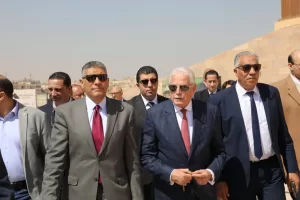 استعدادا للتشغيل التجريبى| جولة تفقدية لمستشارى رئيس الجمهورية للتنمية المحلية والشؤون الإقتصادية ومحافظ الجيزة.. للوقوف على نسب الانتهاء من مشروع تطوير المنطقة الأثرية للأهرامات 45 - جريدة المساء
