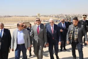 استعدادا للتشغيل التجريبى| جولة تفقدية لمستشارى رئيس الجمهورية للتنمية المحلية والشؤون الإقتصادية ومحافظ الجيزة.. للوقوف على نسب الانتهاء من مشروع تطوير المنطقة الأثرية للأهرامات 47 - جريدة المساء