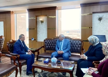 محافظ الوادي الجديد يلتقي رئيس صندوق التنمية الحضرية لبحث مشروعات تطوير العواصم 17 - جريدة المساء