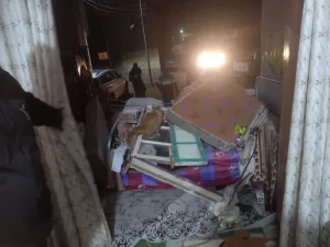 خلافات الميراث تتحول لكارثة في الدقهلية: مواطن يهدم منزل شقيقه بلودر أثناء الإفطار والمحافظ يتدخل بتوجيهات عاجلة 25 - جريدة المساء