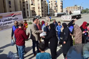 الشعب الجمهوري بالإسكندرية يواصل دوره المجتمعي بتوزيع كراتين غذائية ووجبات ساخنة للأسر الأولى بالرعاية 29 - جريدة المساء