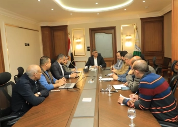 محافظ الجيزة يتابع الموقف التنفيذي للمنشآت الصحية بالمحافظة.. مع مساعد وزير الصحة للمشروعات القومية 33 - جريدة المساء