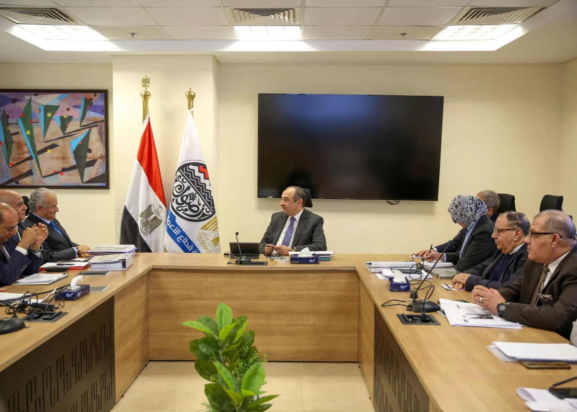 وزير قطاع الأعمال العام يستعرض موقف مشروعات "القابضة للسياحة والفنادق 19 - جريدة المساء