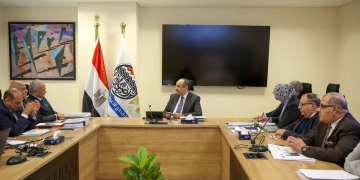 وزير قطاع الأعمال العام يستعرض موقف مشروعات "القابضة للسياحة والفنادق 1 - جريدة المساء