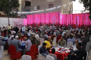 أهالي أرمنت يجتمعون على مائدة إفطار مفتاح الحياة بالأقصر 41 - جريدة المساء