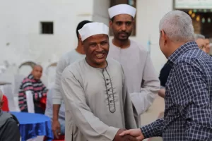 أهالي أرمنت يجتمعون على مائدة إفطار مفتاح الحياة بالأقصر 53 - جريدة المساء