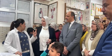 محافظ الإسكندرية يتابع فعاليات المبادرة الرئاسية "عيون أطفالنا مستقبلنا" لتصحيح الإبصار لطلاب المرحلة الابتدائية 2 - جريدة المساء محافظ الإسكندرية يتابع فعاليات المبادرة الرئاسية "عيون أطفالنا مستقبلنا" لتصحيح الإبصار لطلاب المرحلة الابتدائية 1 - جريدة المساء