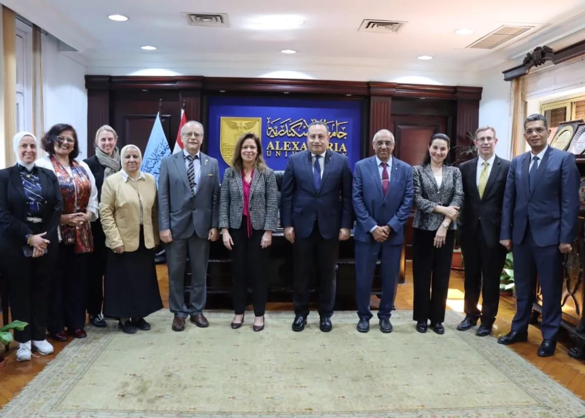 رئيس جامعة الإسكندرية يستقبل وفد السفارة الأمريكية بالقاهرة لمناقشة سبل التعاون الأكاديمى بين الجانبين 20 - جريدة المساء رئيس جامعة الإسكندرية يستقبل وفد السفارة الأمريكية بالقاهرة لمناقشة سبل التعاون الأكاديمى بين الجانبين 19 - جريدة المساء