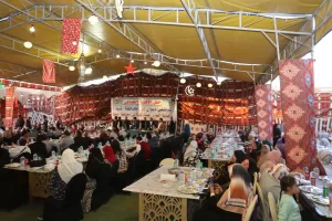 "فرحة وتواصل بين الجميع: محافظ المنيا يشارك موظفي الديوان العام إفطارهم الجماعي 43 - جريدة المساء