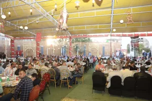 "فرحة وتواصل بين الجميع: محافظ المنيا يشارك موظفي الديوان العام إفطارهم الجماعي 33 - جريدة المساء