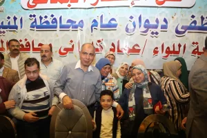 "فرحة وتواصل بين الجميع: محافظ المنيا يشارك موظفي الديوان العام إفطارهم الجماعي 31 - جريدة المساء